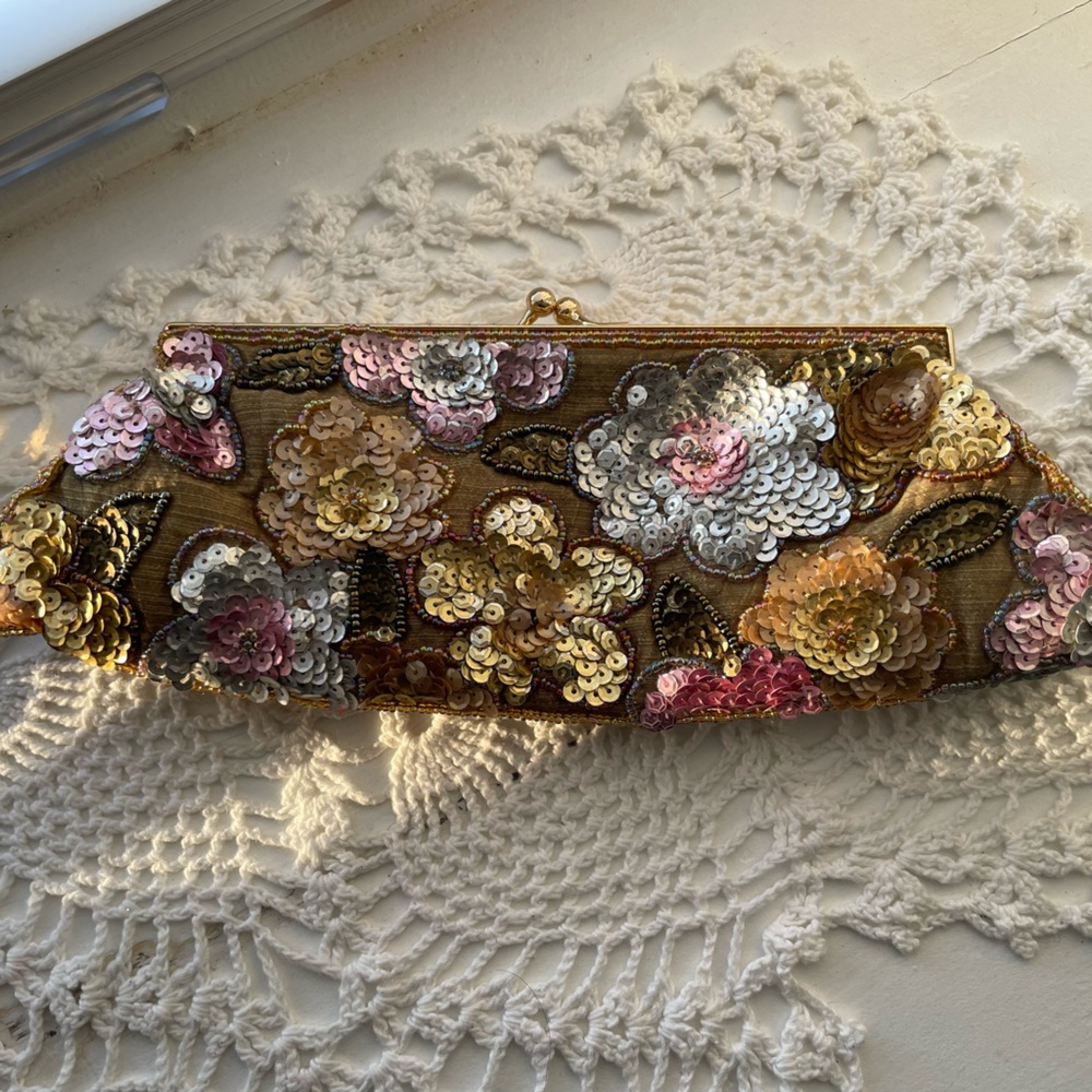 Light green sequinned clutch with chain strap.